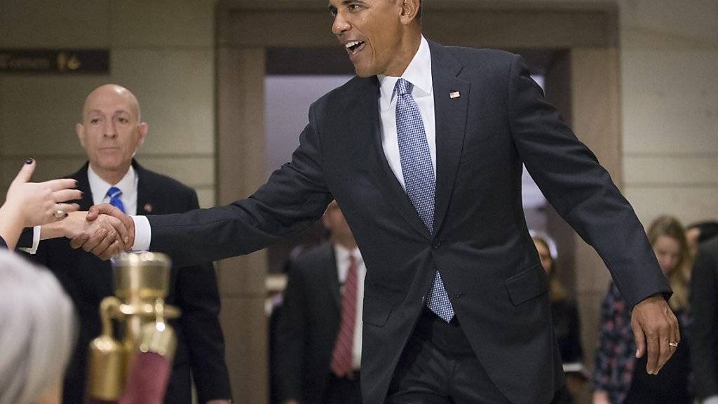 US-Präsident schüttelt Hände von Anhängern nach seinem Besuch im US-Kongress zur Rettung von Obamacare