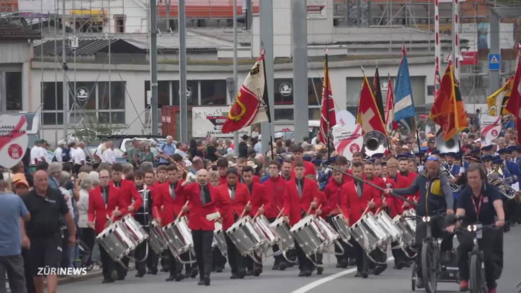 Eidgenössisches Schwing- und Älplerfest in Mollis eröffnet