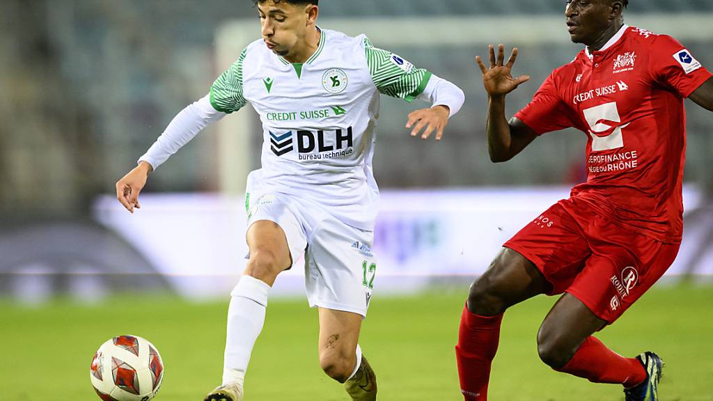 Haïthem Loucif, hier am Ball gegen Lausanne-Ouchys Edmond Akichi, kann bereits am Wochenende im Trikot von Lausanne-Sport auflaufen
