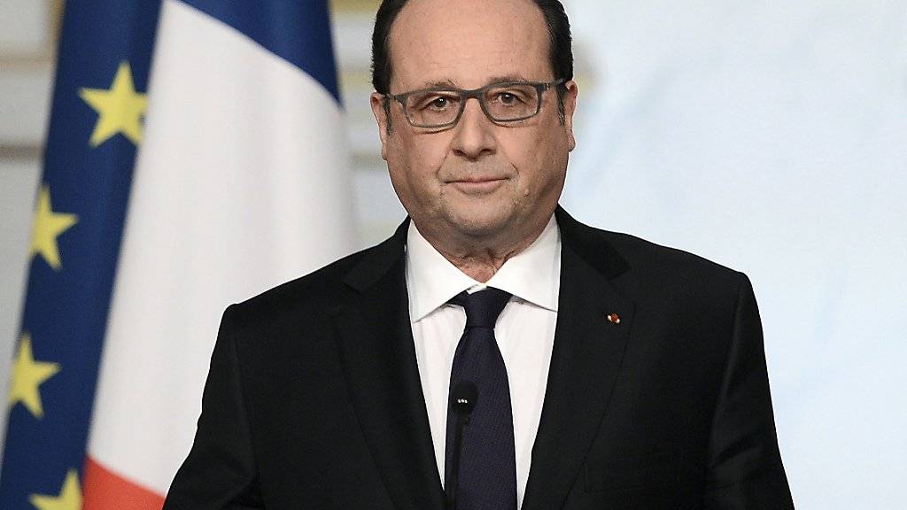 Frankreichs Präsident François Hollande erklärt nach einem Treffen mit seinen Ministern, dass die nach den Anschlägen von Paris auf den Weg gebrachte Verfassungsänderung nicht zustande kommt.