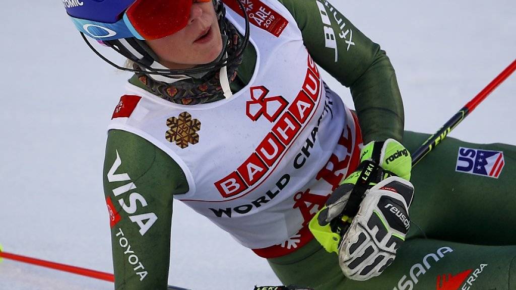 Mikaela Shiffrin nach ihrem Sieg im Slalom, völlig kaputt und ausgepumpt