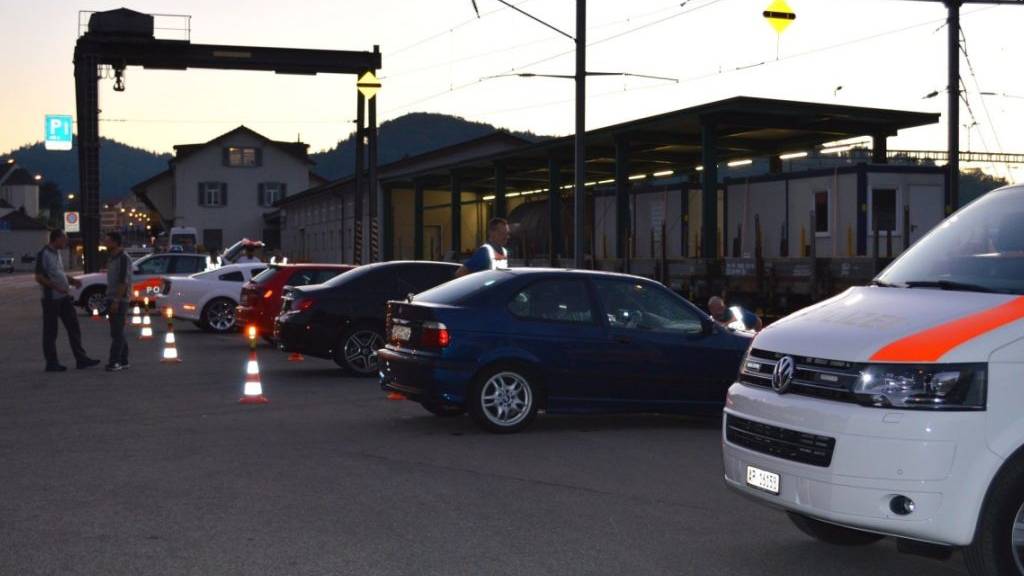 Bei einer mehrstündigen Grosskontrolle in Herisau AR hat die Polizei über 50 Fahrzeuge und deren Insassen kontrolliert.