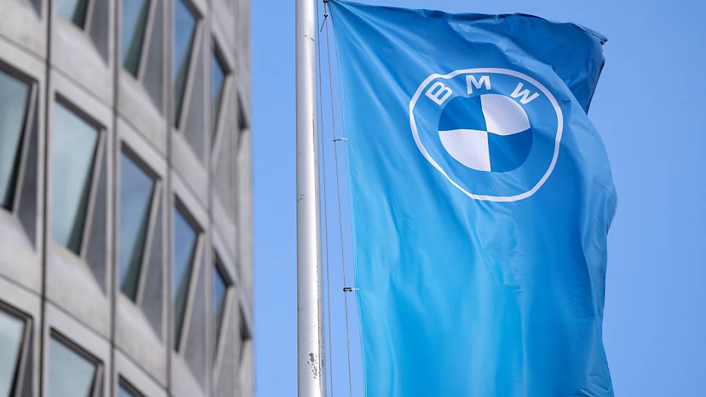 Die Eidgenössische Wettbewerbskommission (Weko) prüft, ob BMW gegen das Kartellgesetz verstossen hat. (Archivbild)