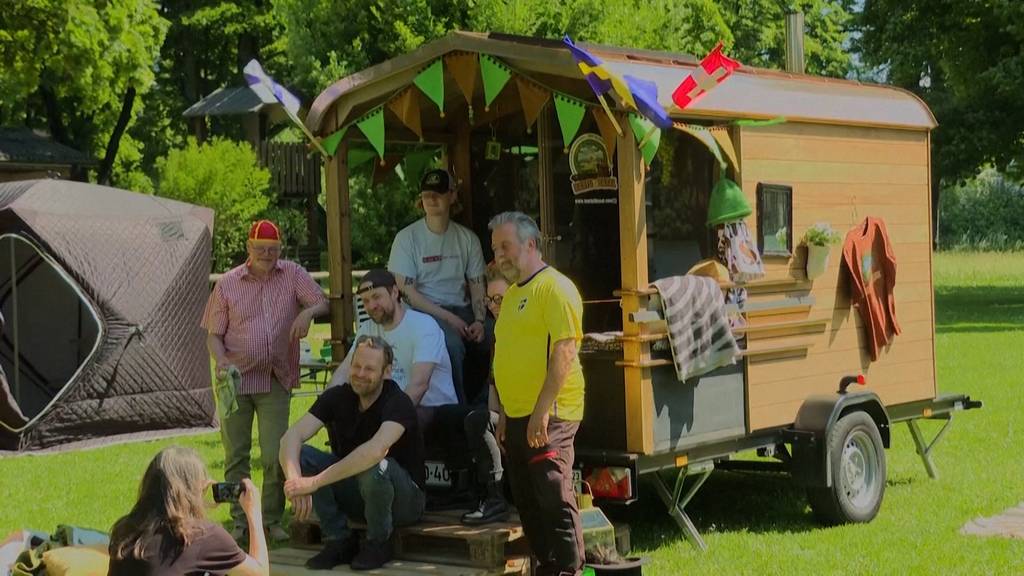 Finnische ESC-Fans fahren mit einer Sauna nach Basel