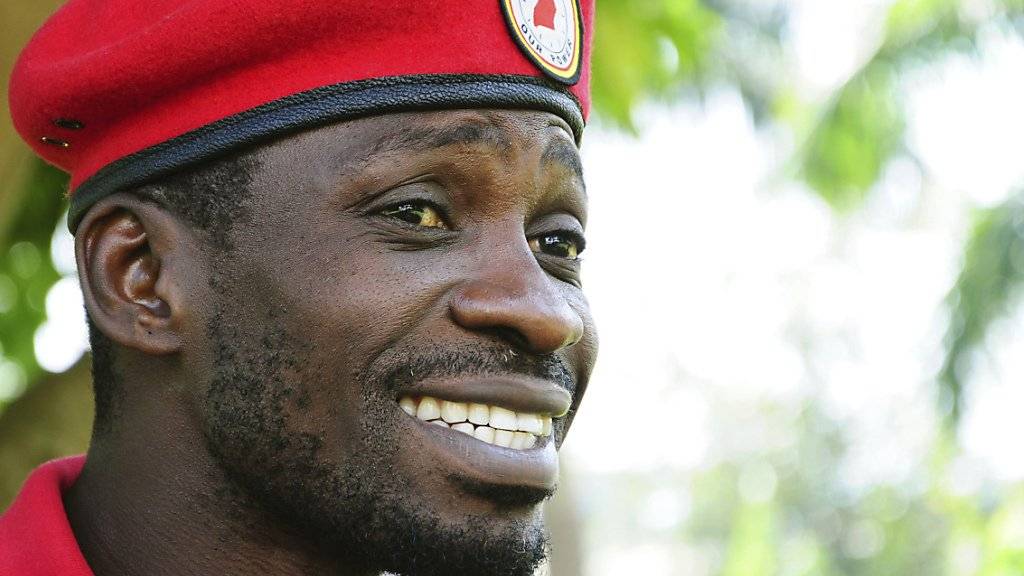 Der Popstar und Politiker Bobi Wine wird der Verhöhnung des ugandischen Langzeit-Präsidenten beschuldigt. (Archivbild)