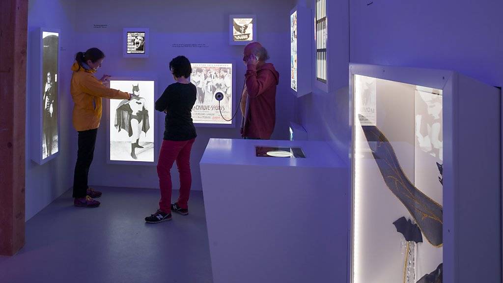 Fledermäuse haben immer schon Kultur und Technik inspiriert, wie die Ausstellung «Fledermaus-Welt» im Zoo Zürich zeigt.