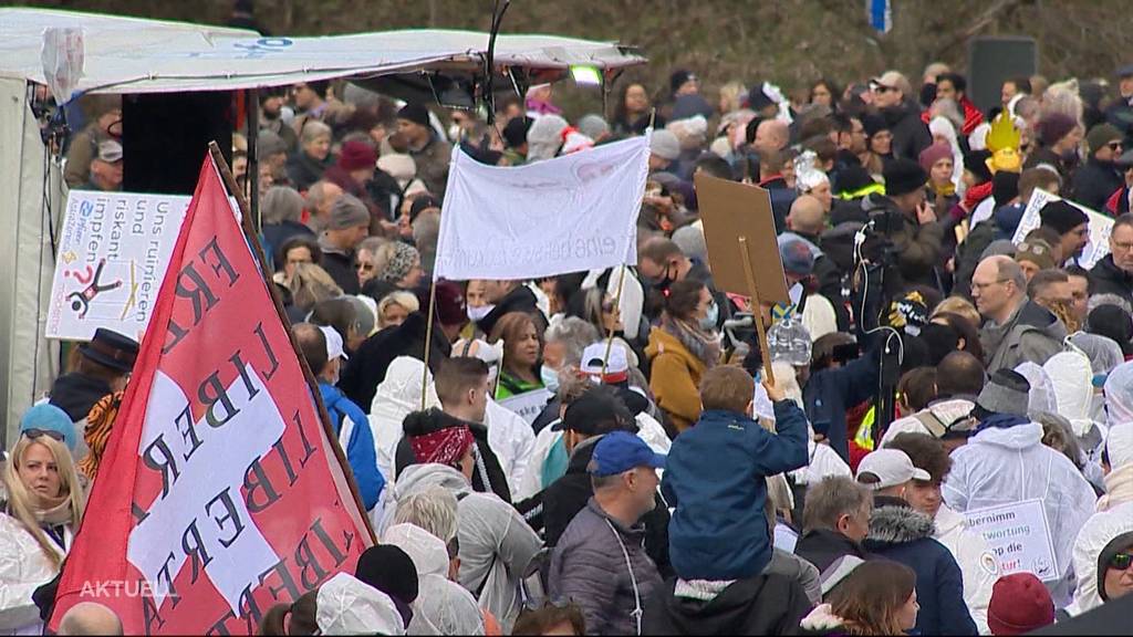 Ca. 6000 Personen demonstrieren in Liestal gegen die Corona-Massnahmen