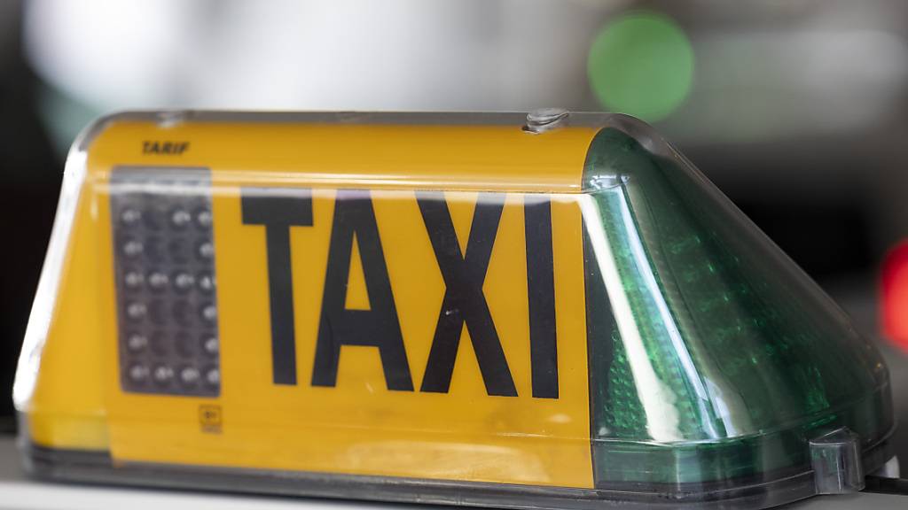 Der Grosse Rat will die kantonalen Taxiregulierungen lockern und den Markt liberalisieren. (Symbolbild)