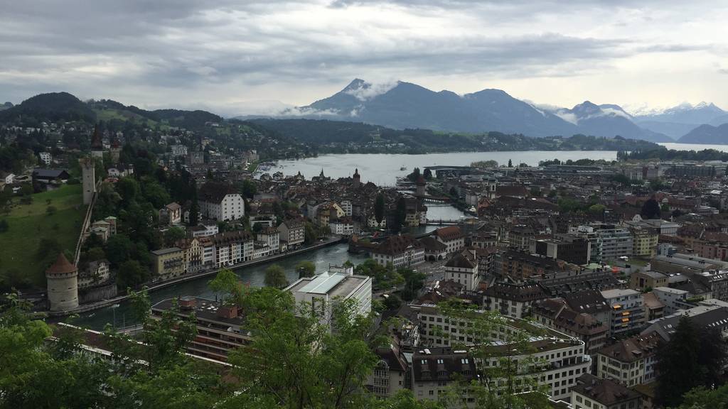 Luzern mit Mustervertrag für Baurechte