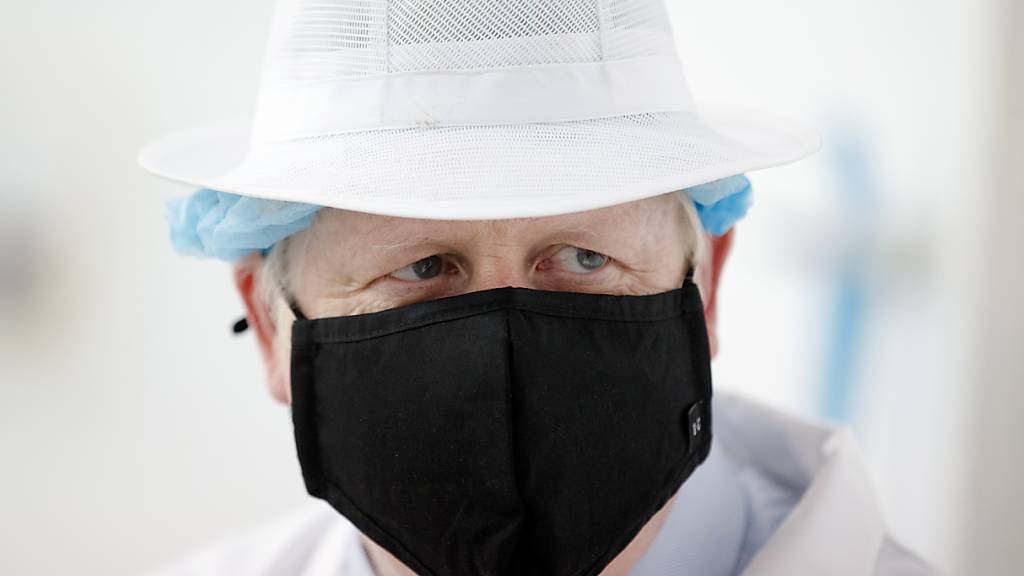 Coronavirus: Maskenpflicht in England tritt in Kraft ...