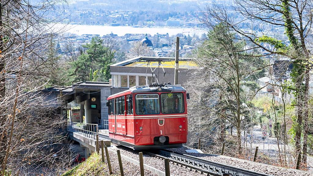 Nächster Halt Verkehrshaus: Einer der über 50 Jahre alten Dolderbahn-Zahnradtriebwagen kommt ins Verkehrshaus der Schweiz in Luzern. (Archivbild)