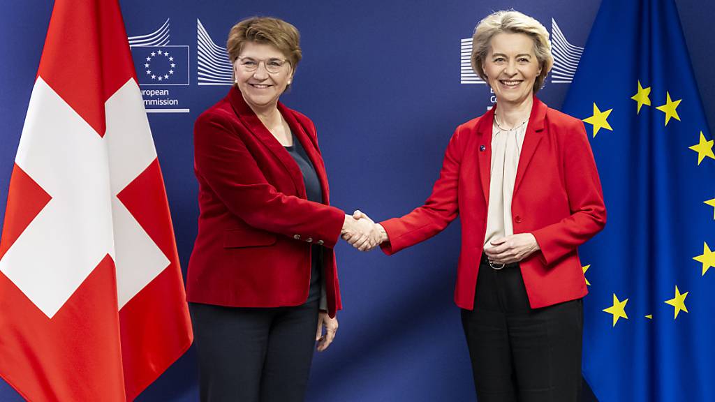Bundespräsidentin Viola Amherd und Kommissionspräsidentin Ursula von der Leyen wollen die Verhandlungen voranbringen.