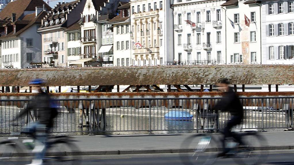 Velofahrer in Luzern: nicht alle halten die Vorschriften ein. (Symbolbild)
