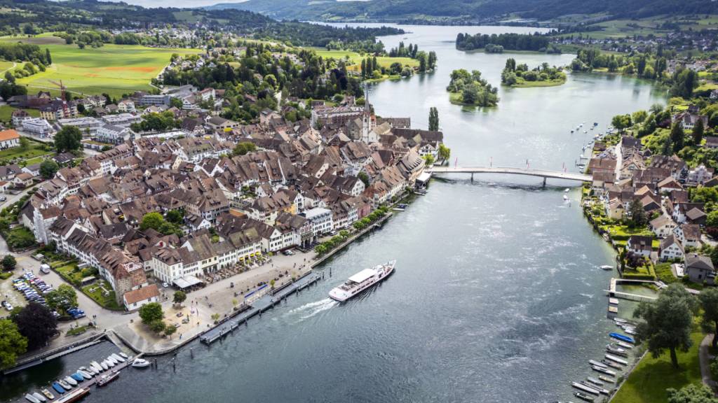 Die URh-Schiffe fahren wieder wie gewohnt von Schaffhausen nach Stein am Rhein (Bild) und von dort weiter nach Konstanz/Kreuzlingen. Der Streckenabschnitt zwischen Diessenhofen und Stein am Rhein war während mehreren Wochen nicht befahrbar. (Archivbild)