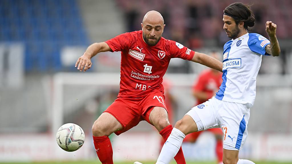 Vaduz-Stürmer Tunahan Cicek (links im Spiel gegen die Grasshoppers) erzielte beide Tore zum Sieg in Chiasso