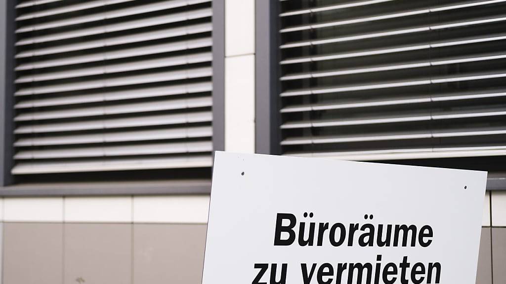 In der Schweiz stehen vielerorts Büros leer, während der Wohnraum knapp ist. (Archivbild)