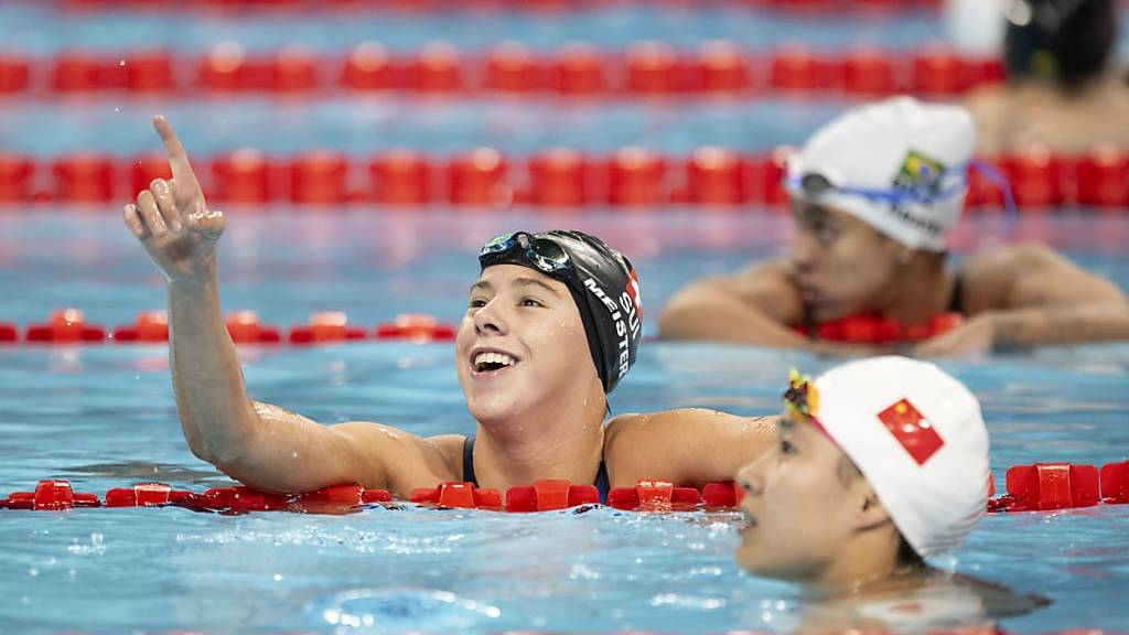 Nora Meister freut sich über die Silbermedaille an den Paralympics in Paris