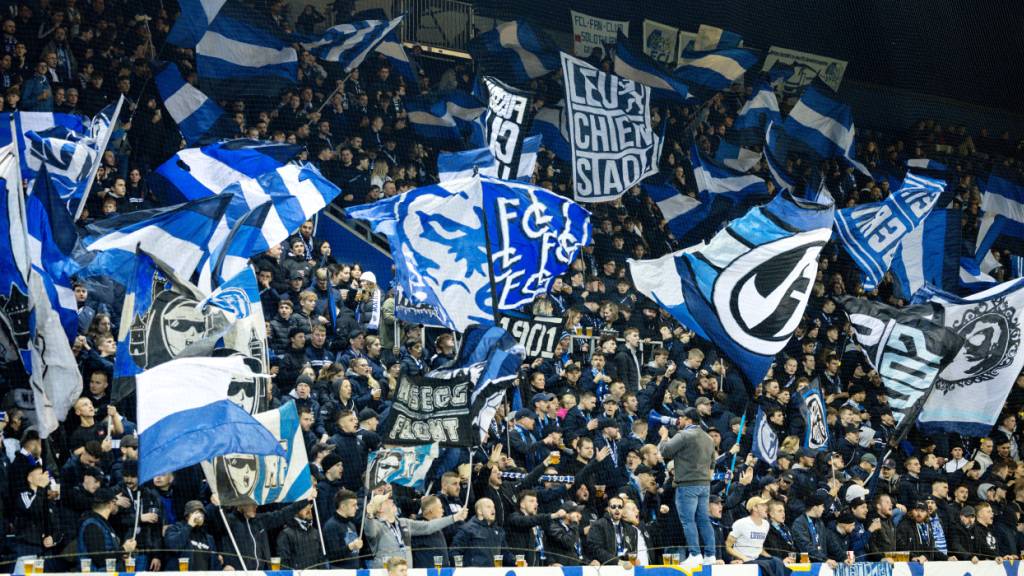 Die Fans des FC Luzern unterstützen ihr Team. (Archivbild)