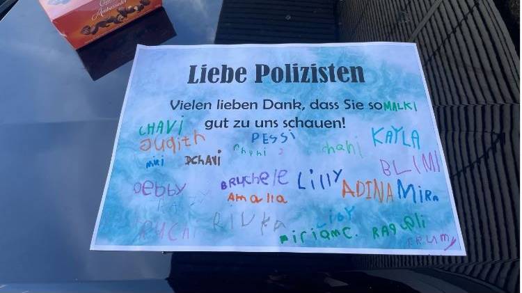Kinder von jüdischer Schule bedanken sich bei Stadtpolizei Zürich