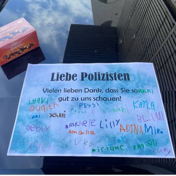 Kinder von jüdischer Schule bedanken sich bei Stadtpolizei Zürich