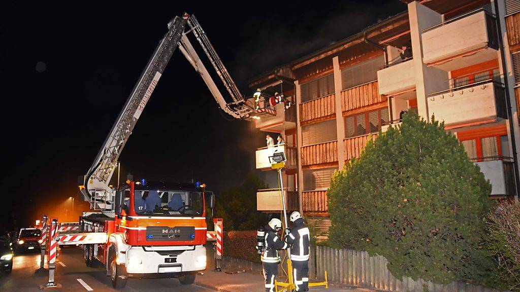 Bei einem Brand im Keller eines Mehrfamilienhauses in Kerns mussten 24 Personen evakuiert werden.