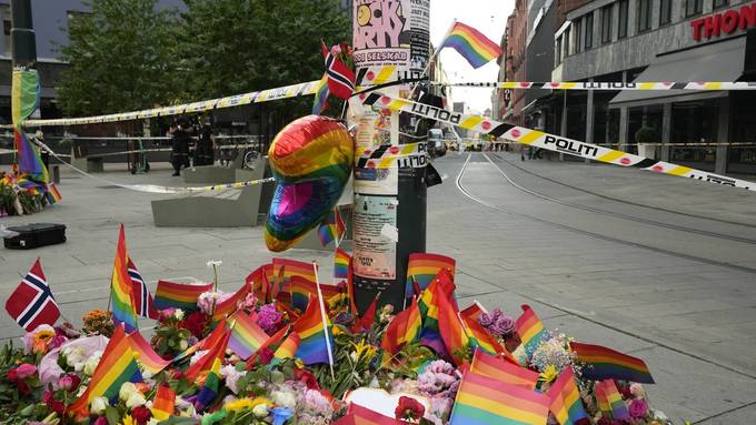 Norwegen gedenkt der Opfer nach Terroranschlag in Schwulen-Bar