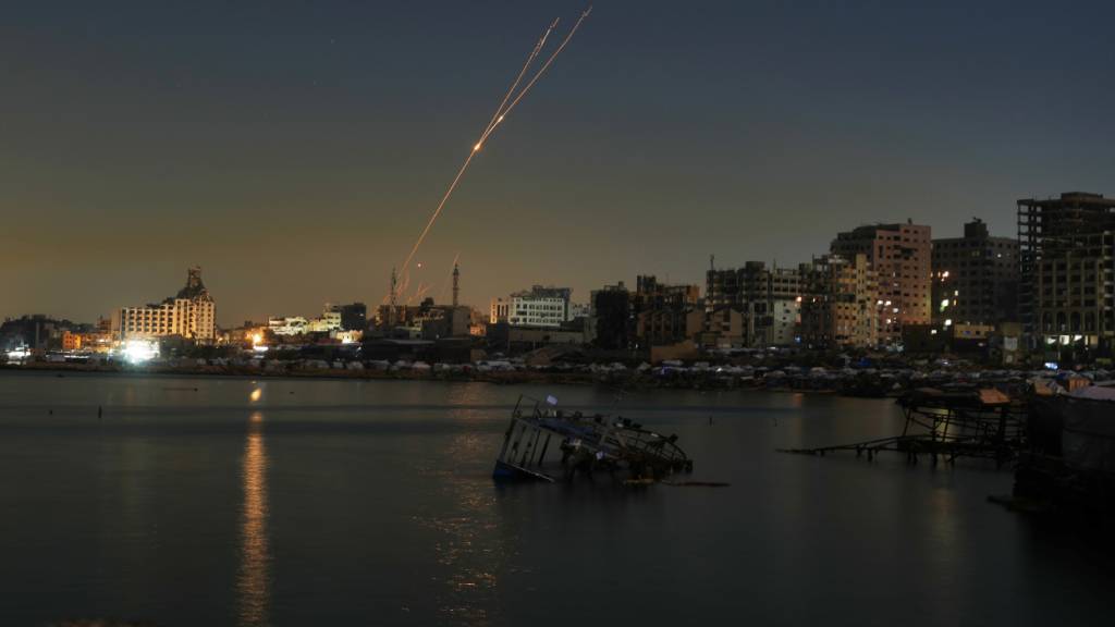 Der neu entfachte Nahostkonflikt belastet zum Wochenauftakt die Märkte weltweit. (Symbolbild)