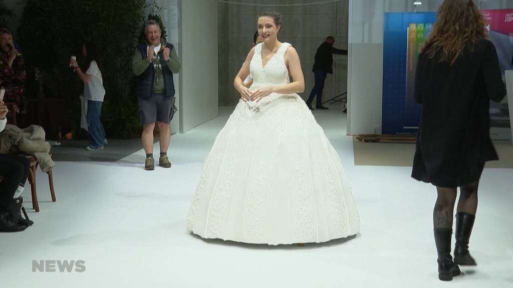 Weltrekord-Versuch mit Hochzeitskleid aus Torte