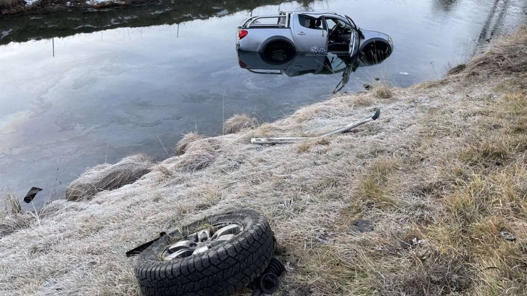 Der Fahrer konnte sich selbständig aus dem Auto befreien.