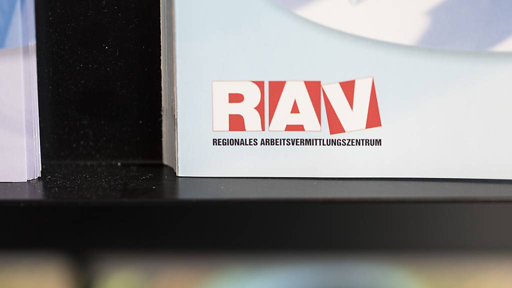 Die Zahl der Arbeitslosen ist im Februar erstmals seit Monaten wieder leicht gesunken. (Symbolbild)