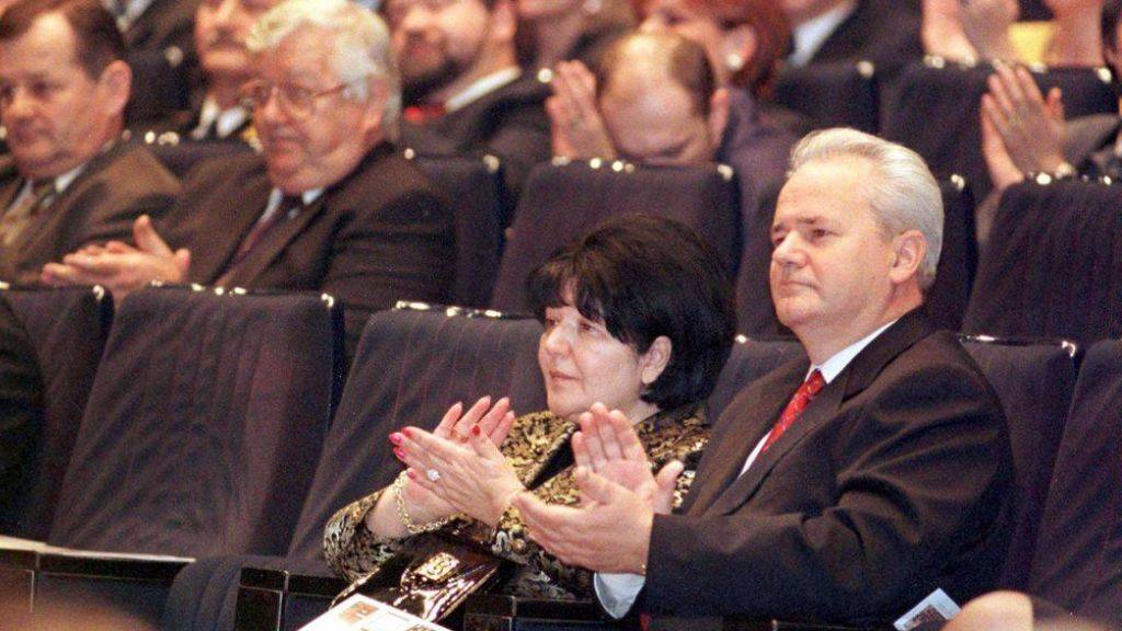 Zwölf Jahre nach seinem Tod stehen Slobodan Milosevic (r) und seine Frau Mira Markovic (l) im Zentrum eines Theaterstücks und eines Musicals. (Archivbild)