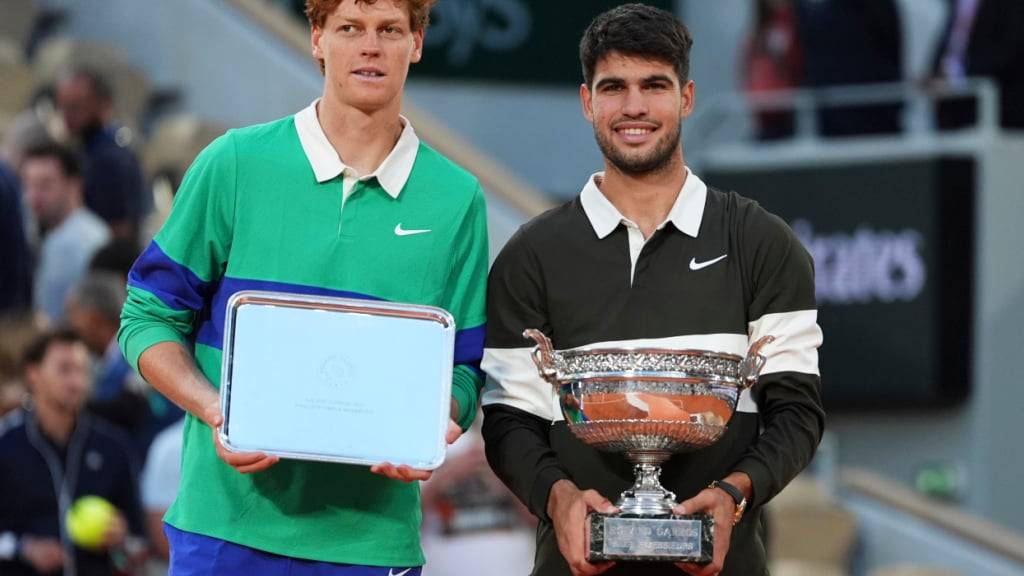 Beim French Open behielt Carlos Alcaraz (rechts) in einem epischen Final die Oberhand gegenüber Jannik Sinner, der dann aber wenige Wochen später in Wimbledon triumphierte