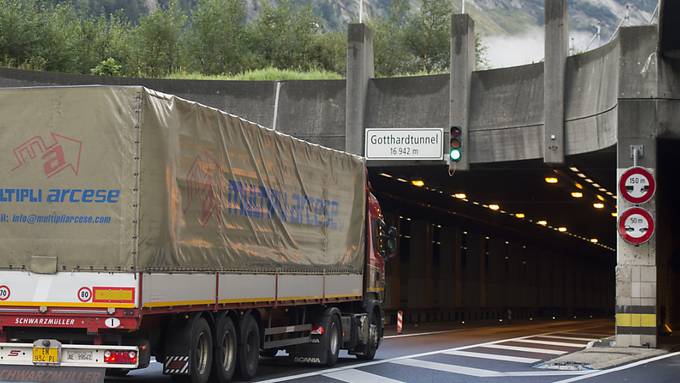 Erneut sind 2019 weniger Lastwagen durch die Schweiz gefahren