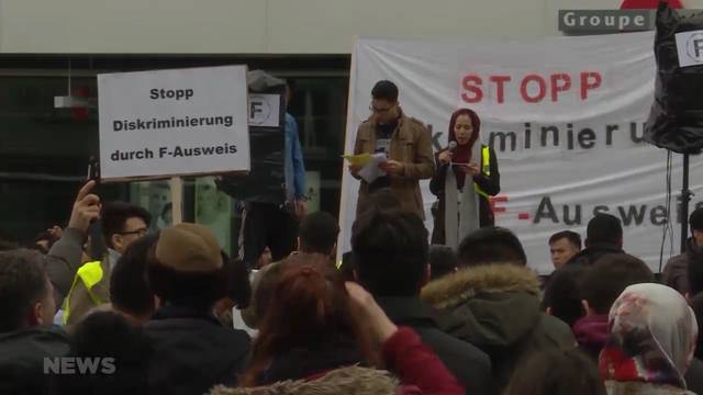 500 demonstrieren gegen «F-Ausweis-Diskriminierung»