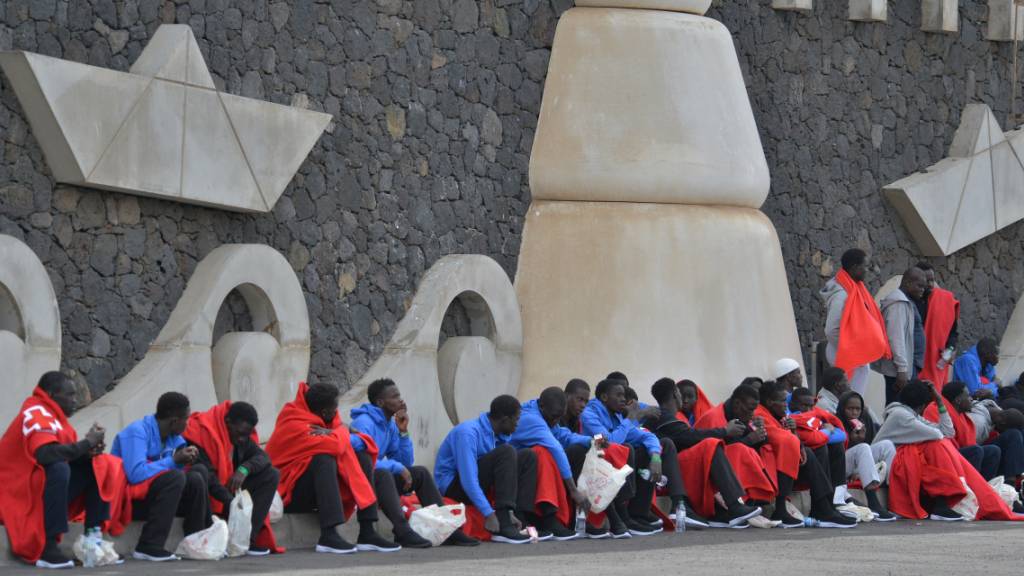Insgesamt 639 Migranten erreichten auf fünf Booten die spanische Insel El Hierro. Foto: Europa Press/EUROPA PRESS/dpa