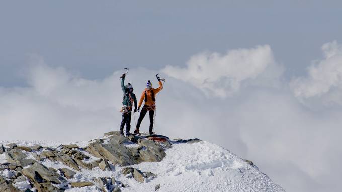 Berner Bergsteiger meistert Eiger, Mönch und Jungfrau in Rekordzeit