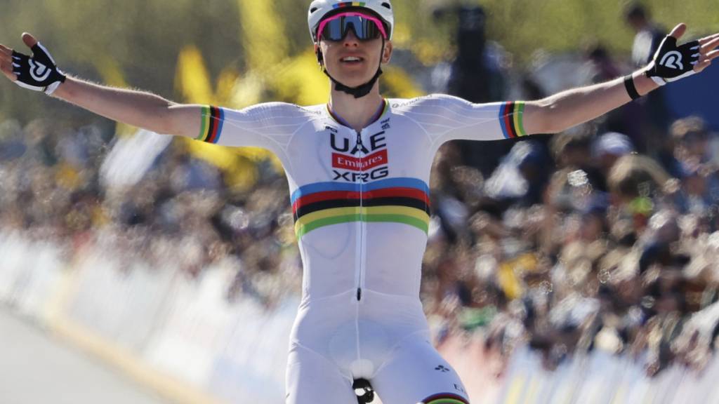 Weltmeister Tadej Pogacar freut sich über seinen zweiten Sieg an der Flandern-Rundfahrt