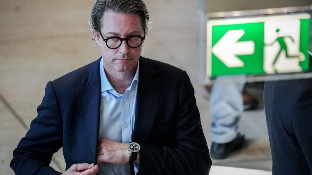 ARCHIV - Andreas Scheuer, CSU-Bundestagsabgeordneter und ehemaliger Bundesverkehrsminister, kommt am Rande der Sitzung des Bundestags zu einer Abstimmung. Foto: Kay Nietfeld/dpa/Archivbild
