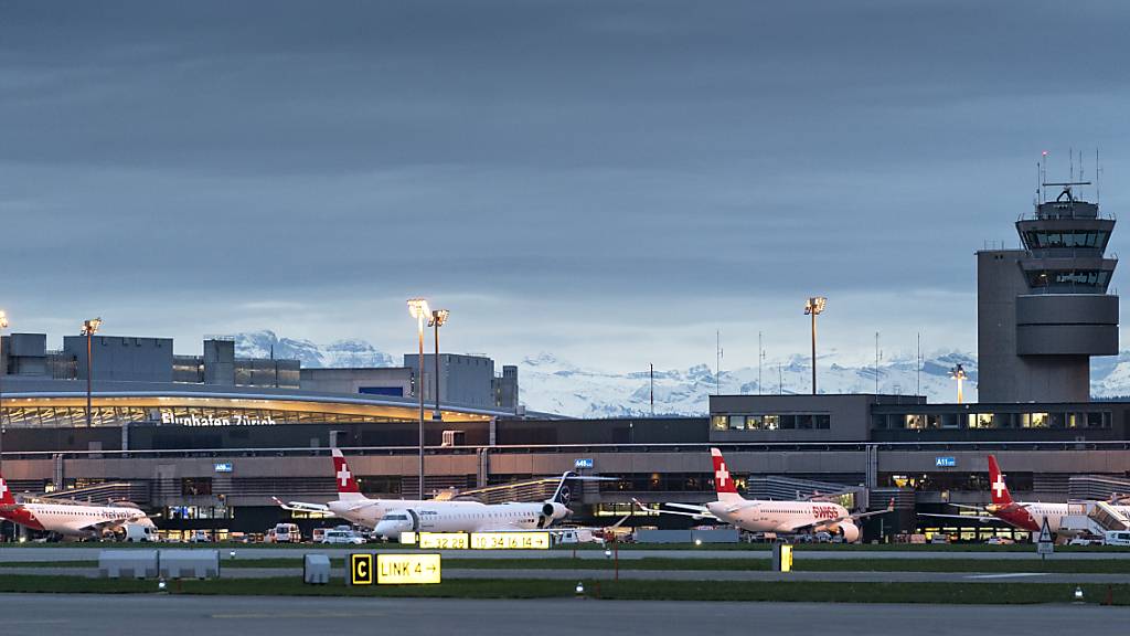 Die Passagierzahlen am Flughafen Zürich steigen weiter: Im Januar sind im Vergleich zum Vorjahr erneut mehr Passagiere über den grössten Schweizer Flughafen gereist.(Archivbild)