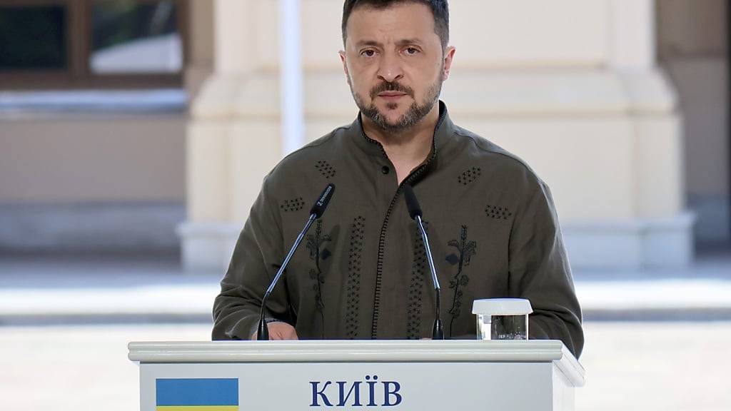 Ukraines Präsident Wolodymyr Selenskyj bei einer Pressekonferenz. Foto: -/ukrin/dpa