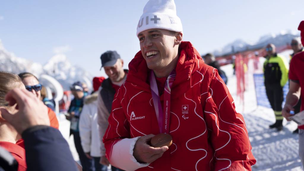 Aron Fahrni strahlt über Bronze im Snowboardcross