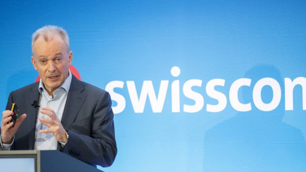 Die Swisscom hat von Januar bis September 2021 gut gewirtschaftet. Der Gewinn wurde zudem von Sonderfaktoren angetrieben. Im Bild: Der langjährige CEO Urs Schaeppi. (Archivbild)