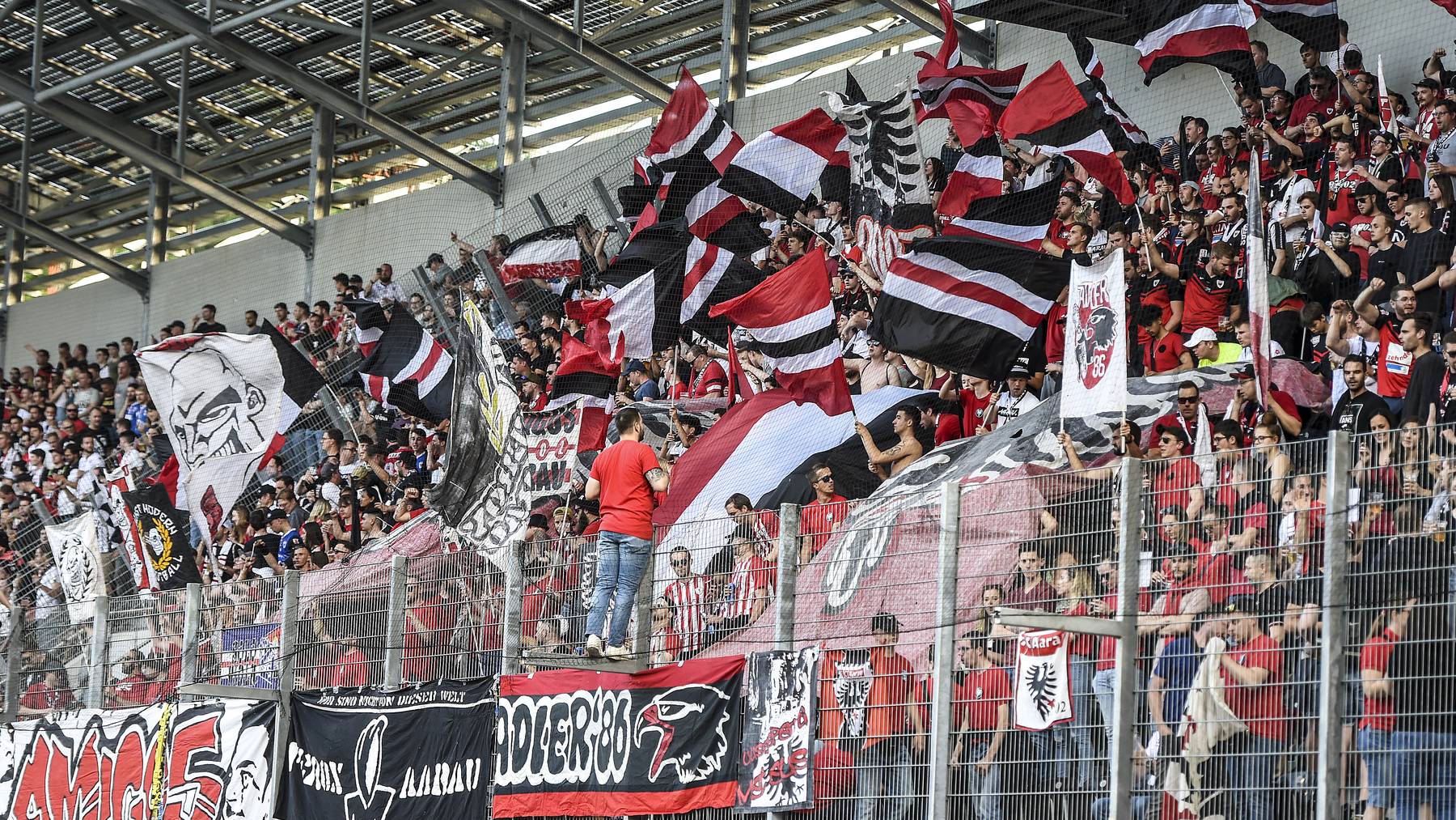 Der Cup-Match FC Aarau gegen FC Luzern verspricht ein Spektakel zu werden. (Archivbild)