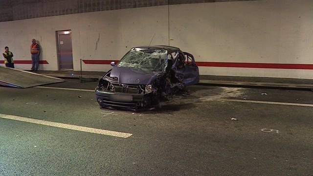 Frontalkollision in Autobahntunnel