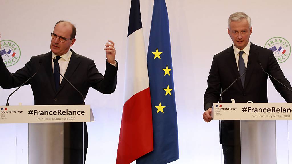 Jean Castex (l), Premierminister von Frankreich, spricht bei einer gemeinsamen Pressekonferenz mit Bruno Le Maire, Wirtschaftsminister von Frankreich. Foto: Ludovic Marin/POOL AFP/AP/dpa