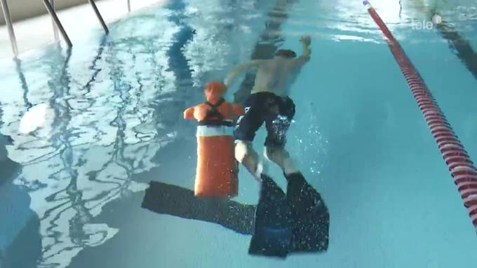 Rettungsschwimmer auf dem Weg an Junioren-EM