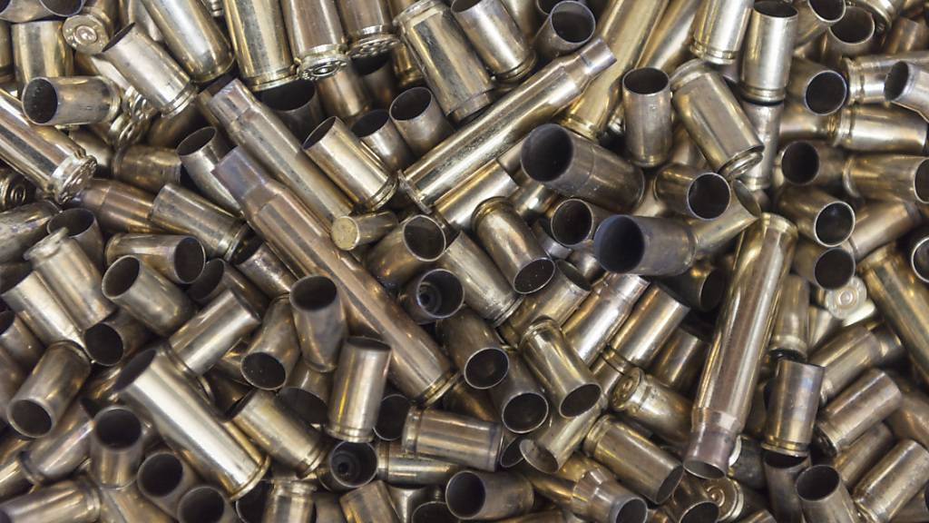 Die Kantonspolizei Zürich hat im laufenden Jahr bisher fast fünf Tonnen Waffen und eineinhalb Tonnen Munition zur fachgerechten Entsorgung entgegengenommen. (Archivbild)