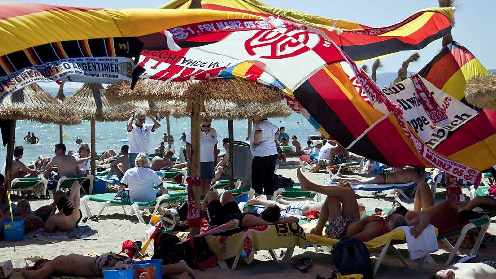 Mallorca schmiedet neue Pläne gegen den anhaltenden Alkoholtourismus auf der Insel. Die Balearenregierung plant ein neues Gesetz, um das negative Image Mallorcas als Partyinsel endlich in den Griff zu bekommen.
