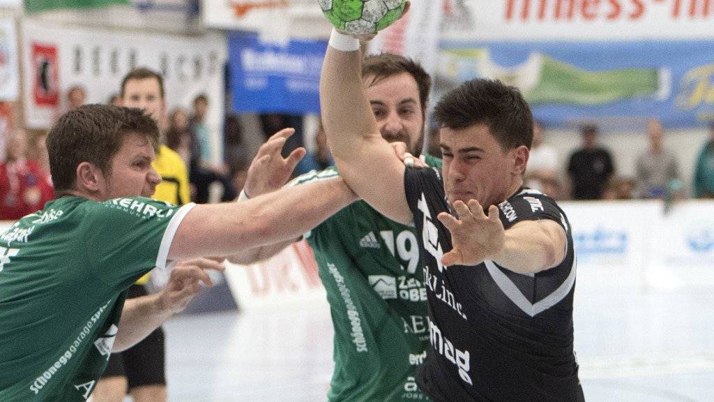 Siege für Wacker Thun (in grün) und Pfadi Winterthur - im Bild während eines Direktduells in den Playoff-Halbfinals im letzten Frühling