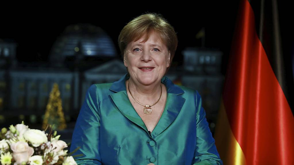 Die deutsche Kanzlerin Angela Merkel nach der Aufzeichnung ihrer Neujahrsansprache in Berlin.